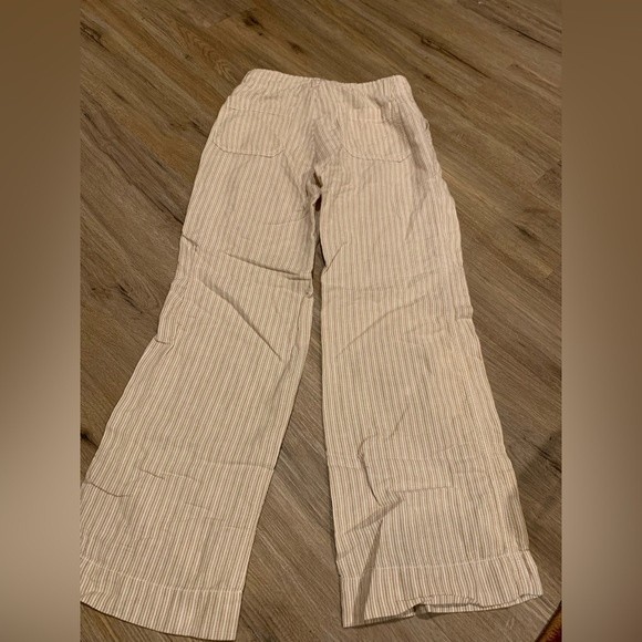 Gap size zero linen trousers. Wide leg, tan pin stripes. Hook and eye closures - Picture 6 of 8